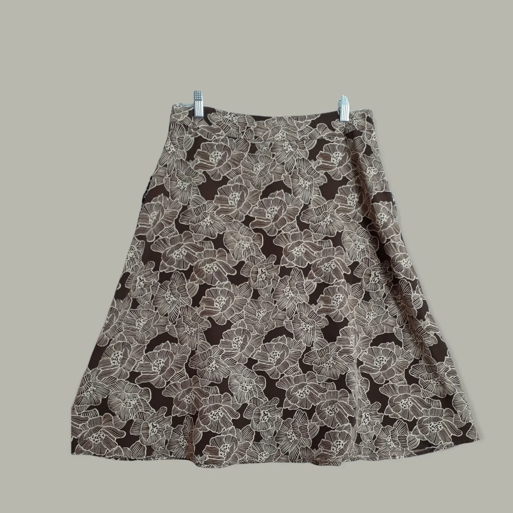 Womens sz 10 Sag Harbor A line brown white Floral print skirt Great condition - Picture 9 of 10